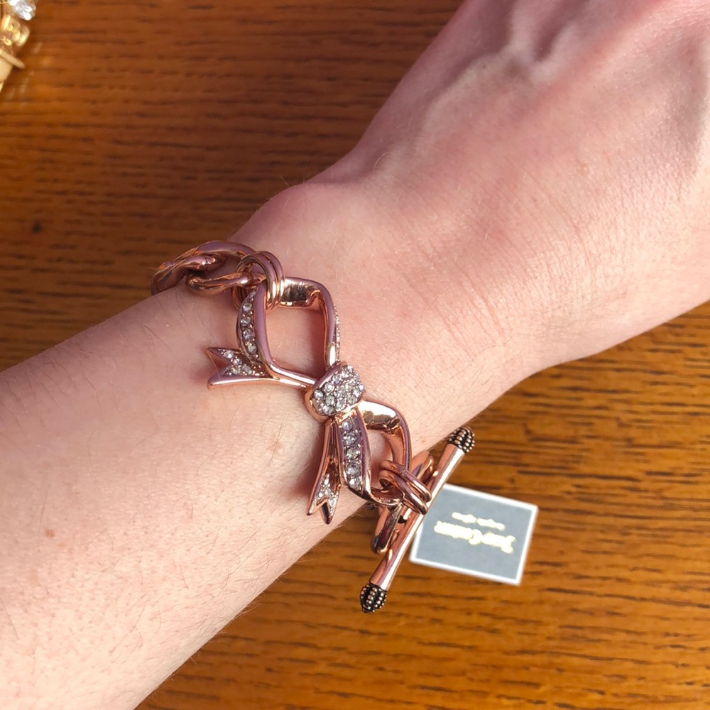 🚫SOLD🚫NWT Juicy Couture Rose Gold Link Bow Bracelet - Picture 3 of 3